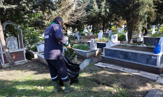 Bursa'da şehitlik ve mezarlıklar bayrama hazır