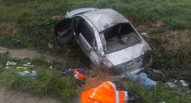 Bursa'da taklalar atan otomobil tarlaya uçtu: 3 yaralı