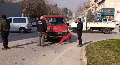 Bursa'da trafik kazası: 3 yaralı