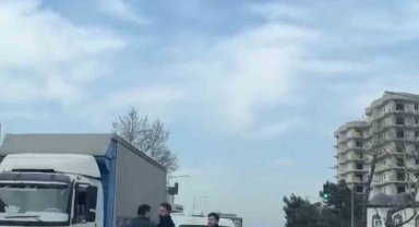 Bursa'da trafikte kavga : Sürücüler birbirine girdi