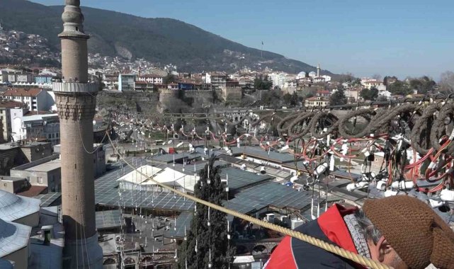 Bursa'nın mahyasında alışılagelmişin dışına çıkılıyor