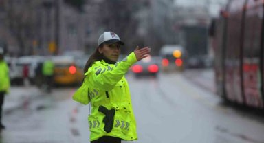 Bursalılar bayram namazında Ulu Cami'ye akın etti