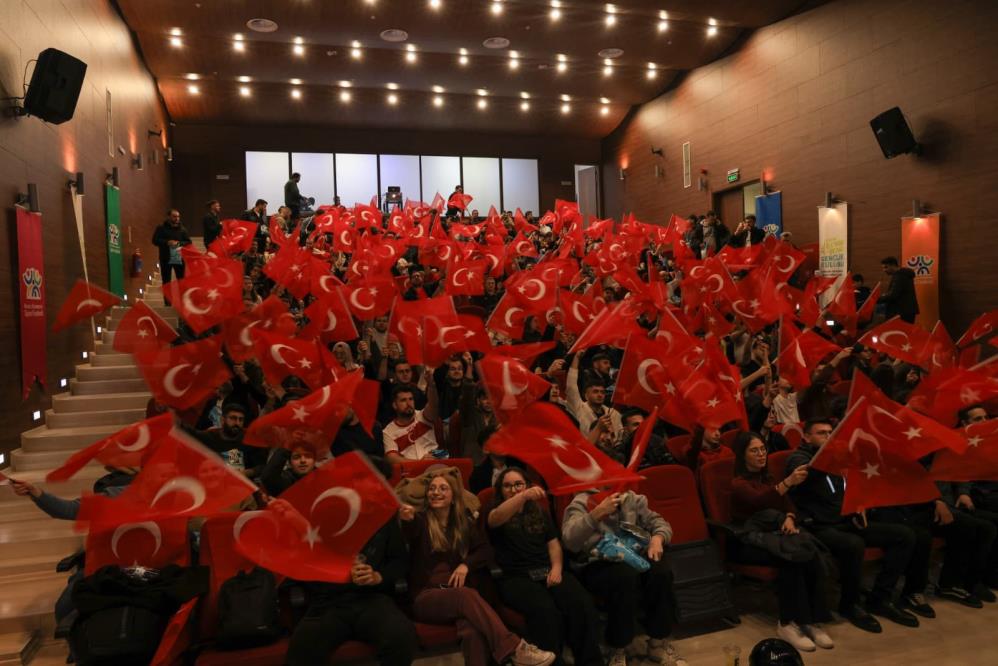 Bursalılar Millilere Omuz Omuza Destek Verdi
