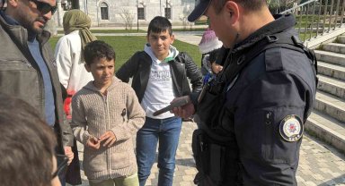 Çekilen İznik Gölü kıyısında oynayan çocuklar top mermisi buldu