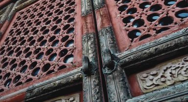 Dünyanın kapıları Bursa'daki hastanenin koridoruna açıldı