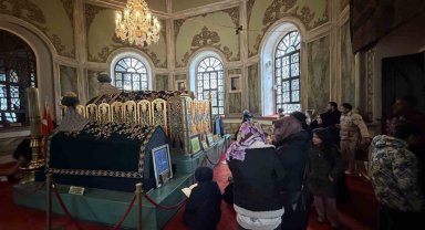 Emirsultan Türbesin'deki sakal-ı şerife ziyaretçi akını