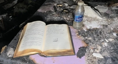  Gecekonduda Yangın: Kur'an-ı Kerim Meali ve Zemzem Suyu Yanmadı