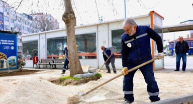 Gemlik Belediyesi'nden çarşı meydanında düzenleme çalışması
