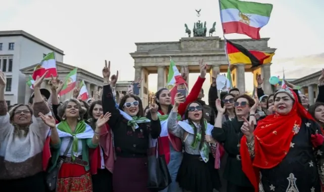 Hamaney’in Ölümü Sonrası Avrupa’da Rejim Karşıtı Gösteriler: Muhalif İranlılar Sokaklara Çıktı