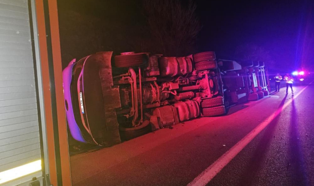 İnegöl’de Patates Yüklü TIR Devrildi: Sürücü Mucizevi Şekilde Kurtuldu