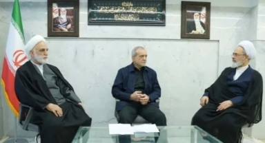 İran’da Geçici Liderlik Konseyi Göreve Başladı