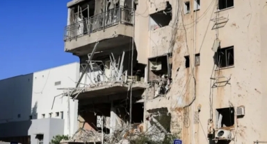 İran’dan Tel Aviv’e Füze Misillemesi