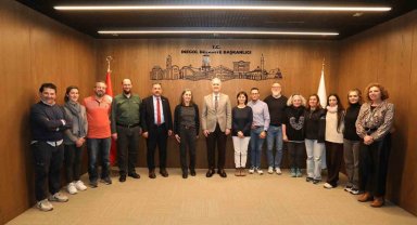 İspanyol misafirlerden İnegöl'ün 'Nöbetçi Kitaphane'lerine tam not