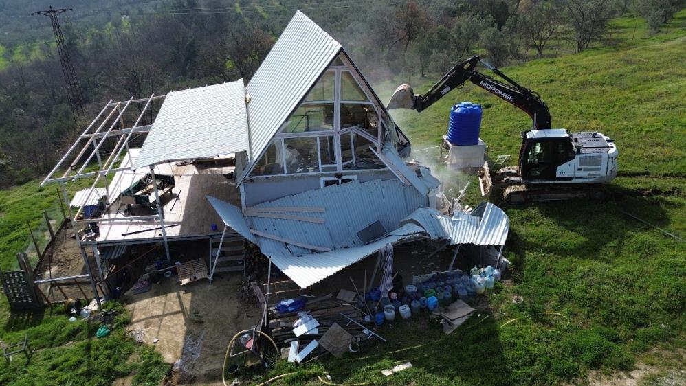 İznik’te Tarım Arazilerine Yapılan Kaçak Tiny House’lar Yıkıldı