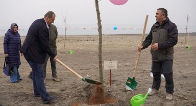 İznik'te fidanlar toprakla buluştu