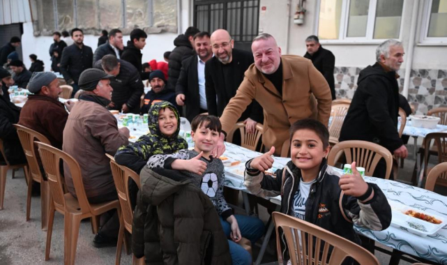 Karacabey’de Sokak İftarında Başkan Karabatı Vatandaşlarla Buluştu