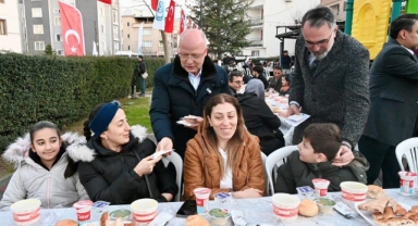 Kestel’de Ramazan coşkusu Kale Mahallesi’nde kurulan sokak sofrasında yaşandı