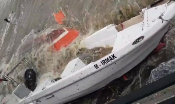 Lodos ve dalgaların vurduğu Gemlik'ten acil liman çağrısı