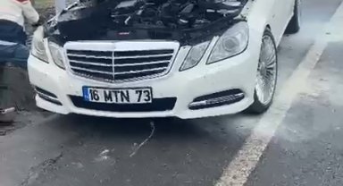 Lüks otomobil küle dönmeden söndürüldü