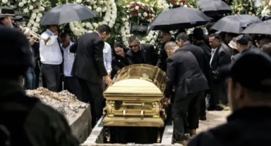 Meksika’nın en büyük kartel lideri altın tabutla defnedildi