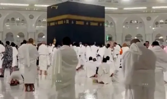Mescid-i Haram’da Yağmur Altında Ramazan Vedası
