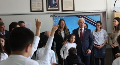 Minik Öğrencinin Sınıf Başkanlığı Sözünü Bursa'da Gerçekleştirdi