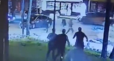 Motosikletlinin metrelerce sürüklendiği feci kaza kamerada