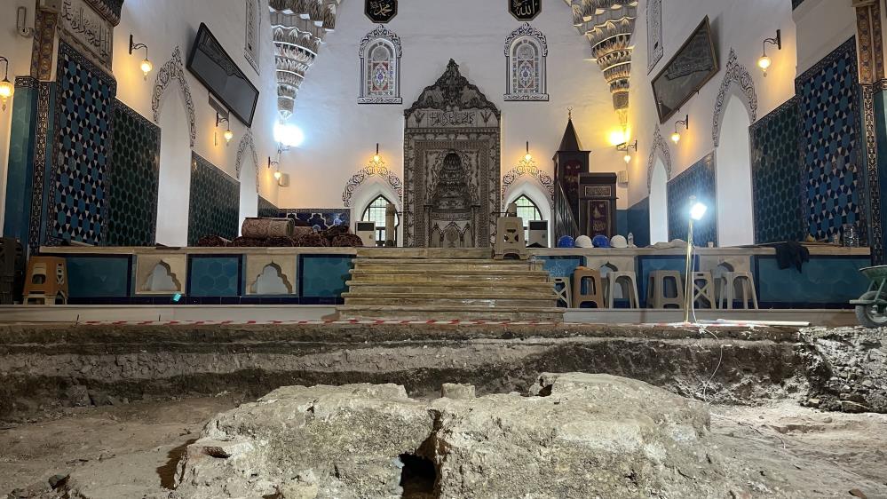 Muradiye Camii’nde 600 Yıllık Tarihi Havuz Ortaya Çıktı