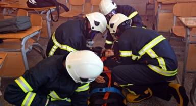 Osmangazi Belediyesi Afet Tatbikatı ile Öğrenciler Gerçeğini Aratmayan Senaryolarla Eğitim Aldı