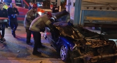 Osmangazi’de Feci Kaza: Otomobil Park Halindeki Tırın Altına Girdi