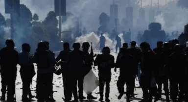 Pakistan'da gösteriler nedeniyle sokağa çıkma yasağı ilan edildi