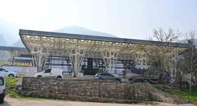 Piremir'de yol yarılandı