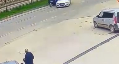 Sürücüsüz araç trafiğe çıktı, kaza böyle geldi