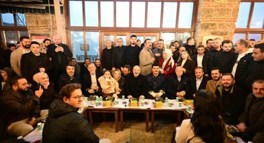Tarihi Abdal Meydanı'nda binler sahur sofrasında buluştu: Varank'tan birlik mesajı