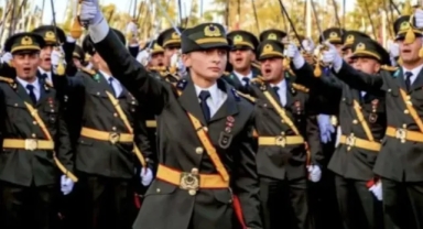 Teğmen Ebru Eroğlu'nun TSK İhraç Davası Reddedildi