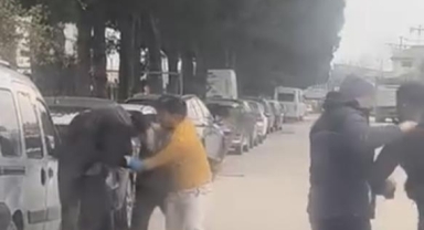 Trafik Ortasında Yumruk Yumruğa Kavga 