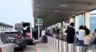 Trump’tan Dikkat Çeken Karton Maket Gösterisi