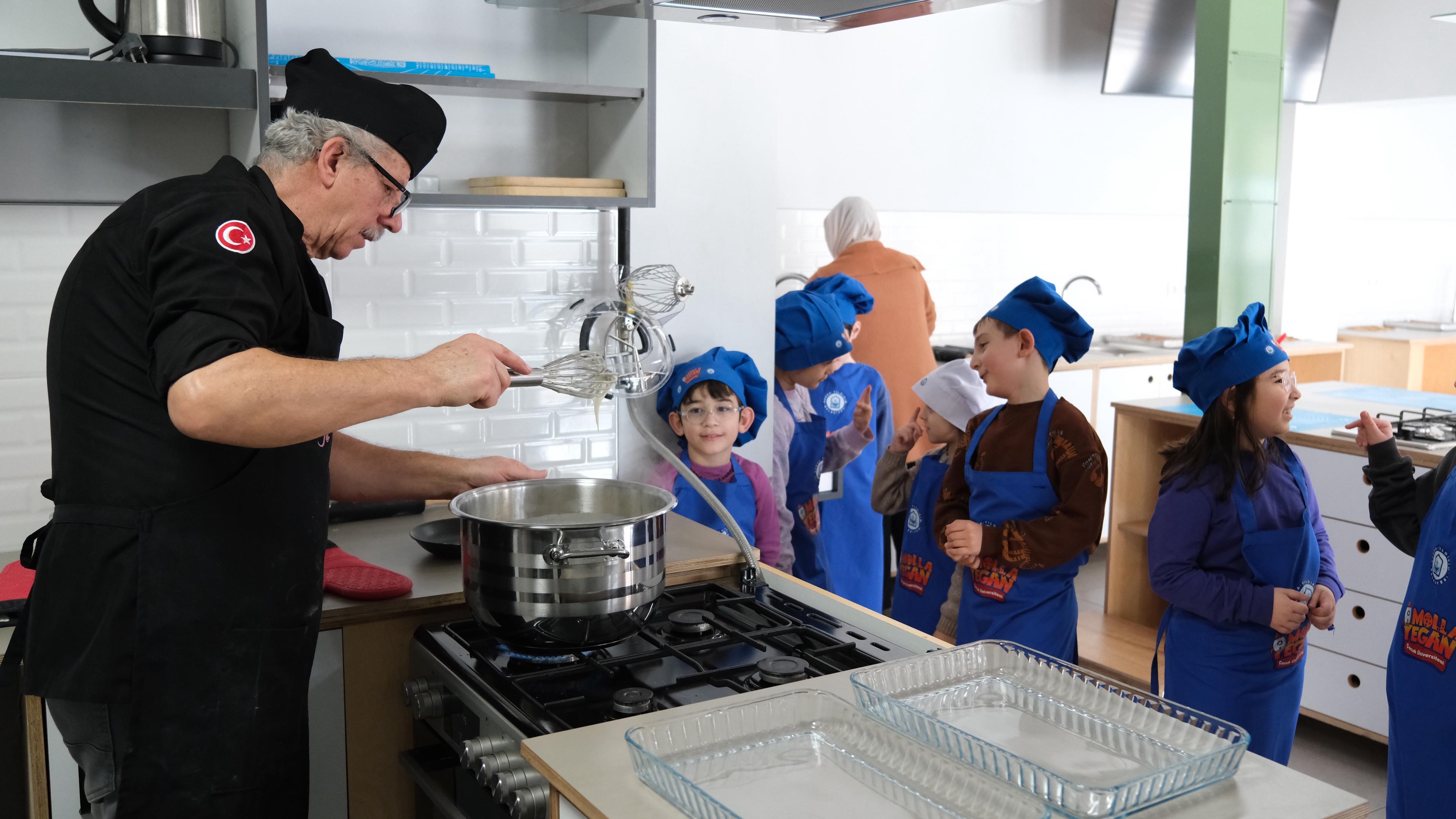 Yıldırım Belediyesi Ramazan Etkinliği ile Minikler Süt Helvası ve Şekerpare Yaptı
