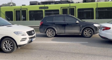 Yol Ortasında Bırakılan Araç Trafiği Etkiledi