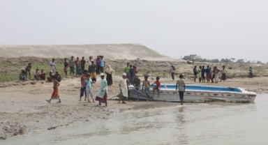 Yolcu Otobüsü Nehre Düştü