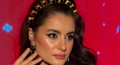 Atiye Mustafa Sandal Saygı Konseri Kostümüyle Gündemde