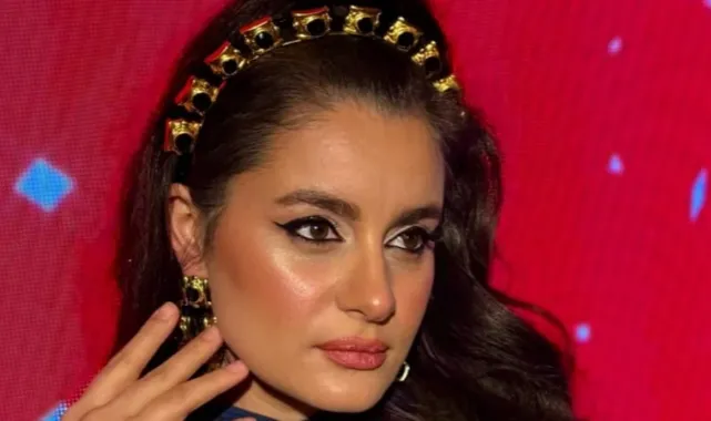 Atiye Mustafa Sandal Saygı Konseri Kostümüyle Gündemde