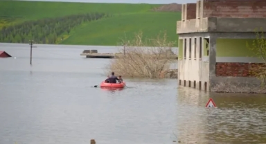Baraj Açıldı: 10 Ev Sular Altında Kaldı