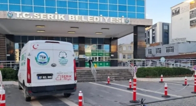 Belediye binasına silahlı saldırı yapıldı