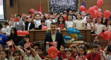 Bursa Büyükşehir Belediyesi'nde 23 Nisan Coşkusu: Çocuklar Meclisi Devraldı