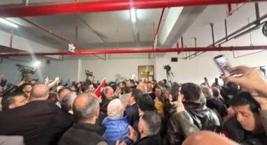 Bursa’da CHP Yürüyüşü Gerilime Sahne Oldu: Belediye Önünde Arbede Çıktı