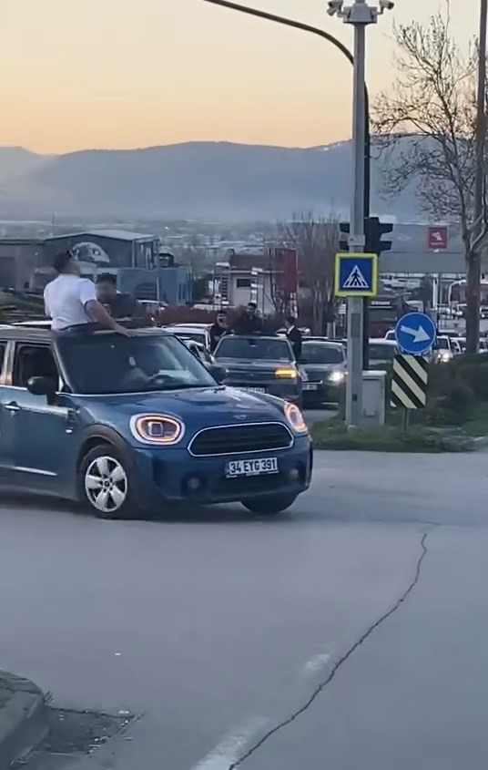 Bursa'da Düğün Konvoyu Trafikte Tehlike Yarattı