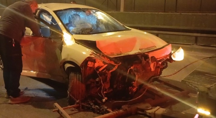 Bursa’da Gece Yarısı Zincirleme Kaza: 3 Araç Birbirine Girdi, 6 Yaralı