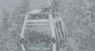 Bursa'da Nisan sürprizi: Uludağ'da kar yağışı etkili oldu