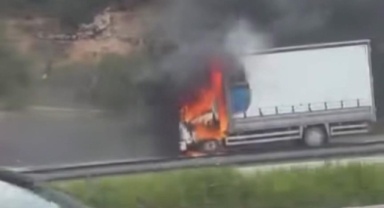 Bursa’da Seyir Halindeki Kamyon Alev Aldı